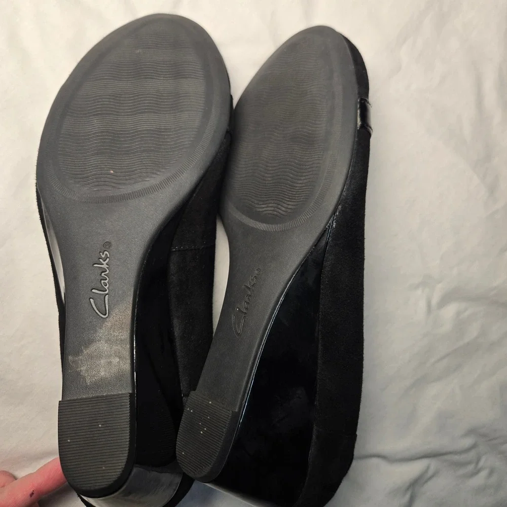 Clarks Collection Black Suede Wedge Pumps Buckle Accent Cushion Soft 8.5 M